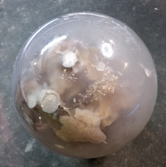 Black flower agate sphere - Picture 2 of 6